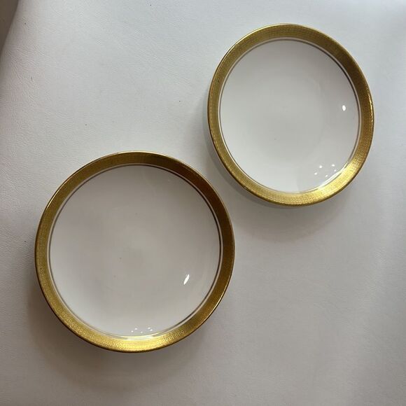 Shenago China Ivory Gold Trim 6 In Round Side Salad Appetizer Plate Saucer Set 2 - Picture 2 of 4